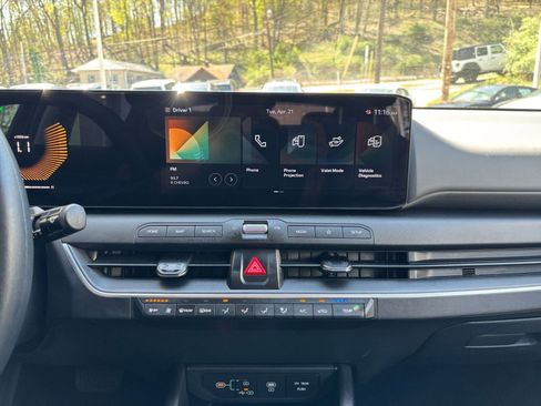 Used 2025 Kia K4 LXS image 17
