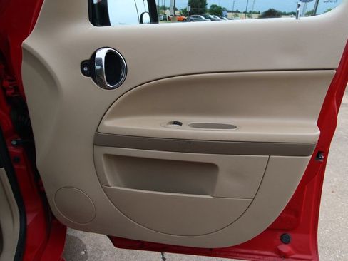 Used 2009 Chevrolet HHR LT FWD image 30