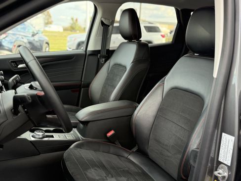 Used 2022 Ford Escape SEL w/ SEL Stealth AWD Package image 10