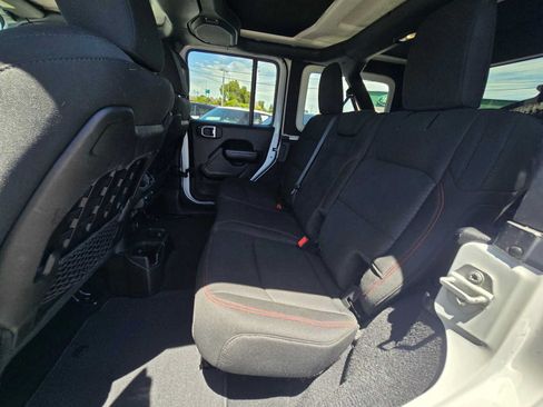 Used 2021 Jeep Wrangler Unlimited Rubicon w/ Cold Weather Group AWD/4WD image 17