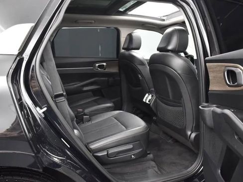 Used 2021 Kia Sorento EX w/ Panoramic Sunroof Package image 18