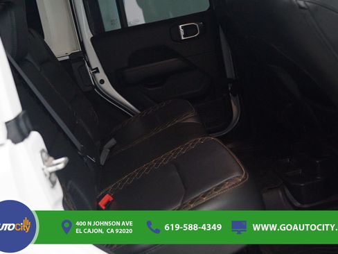 Used 2022 Jeep Wrangler Unlimited Sahara AWD/4WD image 13