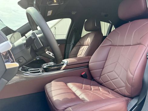 Used 2025 BMW 760i xDrive w/ Premium Package image 15