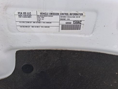 Used 2023 Chrysler Pacifica Touring-L image 9