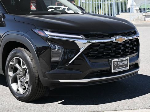 New 2026 Chevrolet Trax LT w/ Sunroof Package FWD image 9