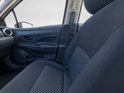 Used 2021 Nissan Versa S FWD image 17