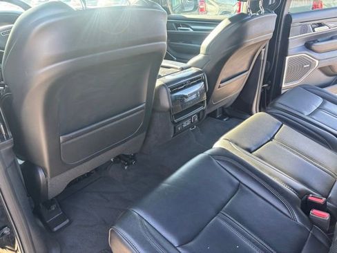 Used 2024 Jeep Wagoneer L 4WD w/ Premium Group I image 19
