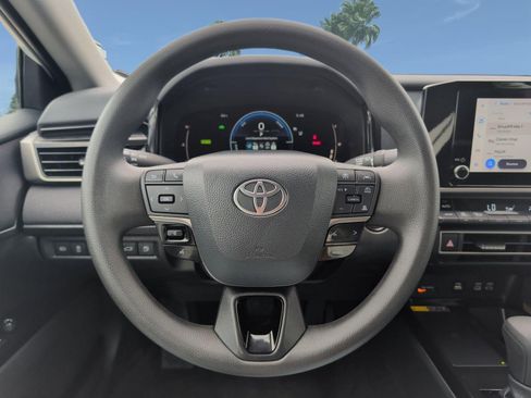 Used 2025 Toyota Camry LE FWD image 13