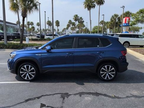 Used 2024 Volkswagen Taos SE w/ Panoramic Sunroof Package FWD image 7