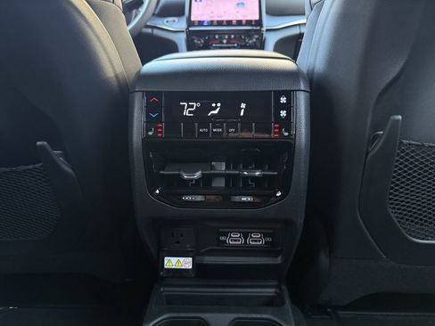 New 2025 Jeep Grand Cherokee L Limited w/ Luxury Tech Group II image 30