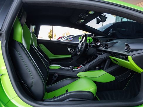 Used 2022 Lamborghini Huracan EVO image 36