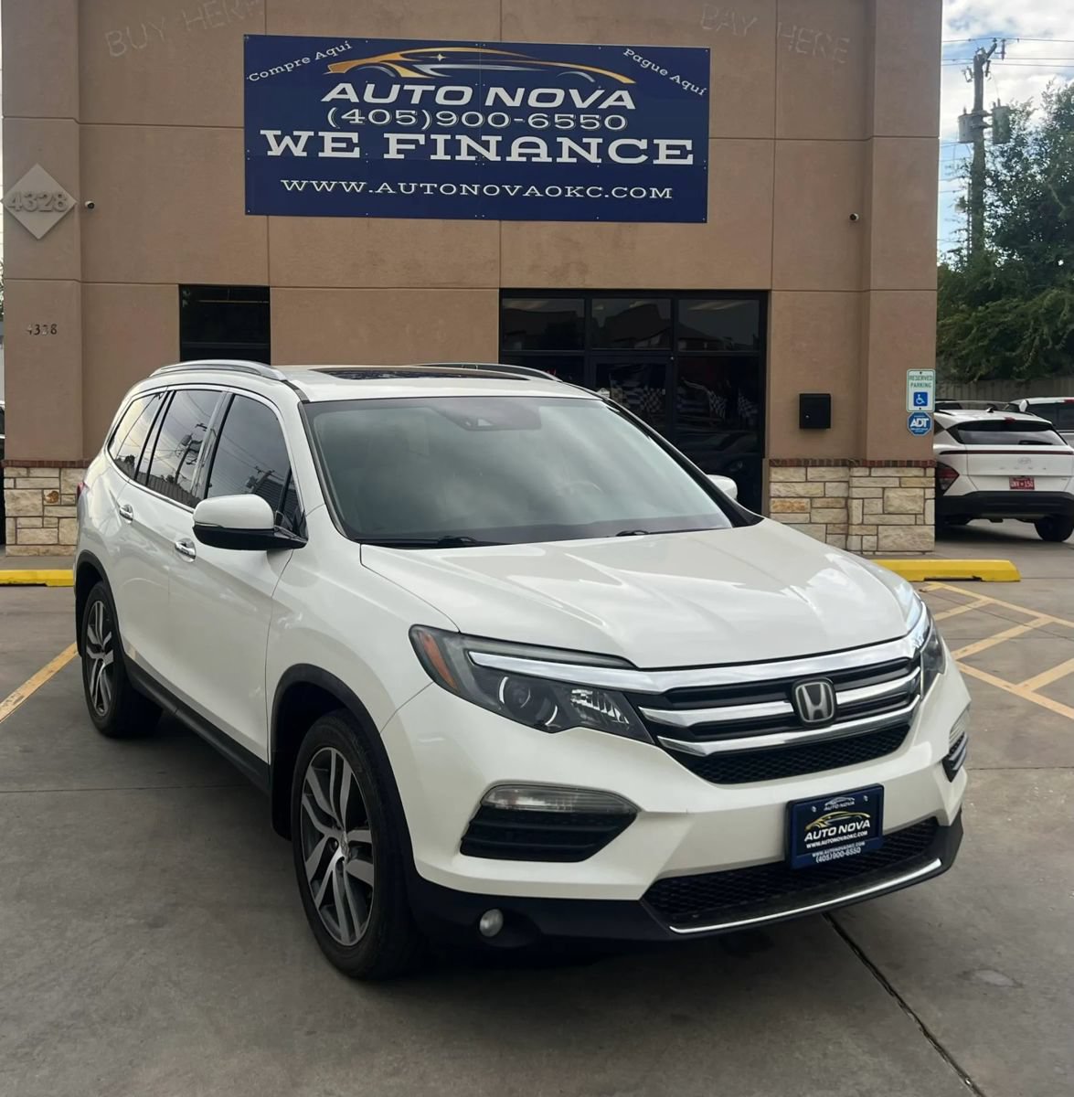 Used 2017 Honda Pilot Elite image 2