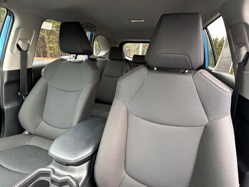 Used 2021 Toyota RAV4 LE image 7