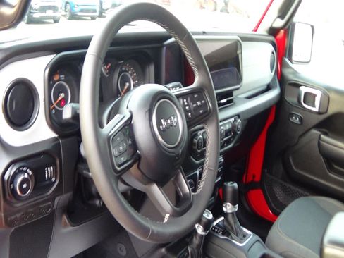 Certified 2025 Jeep Wrangler Unlimited Sport AWD/4WD image 19