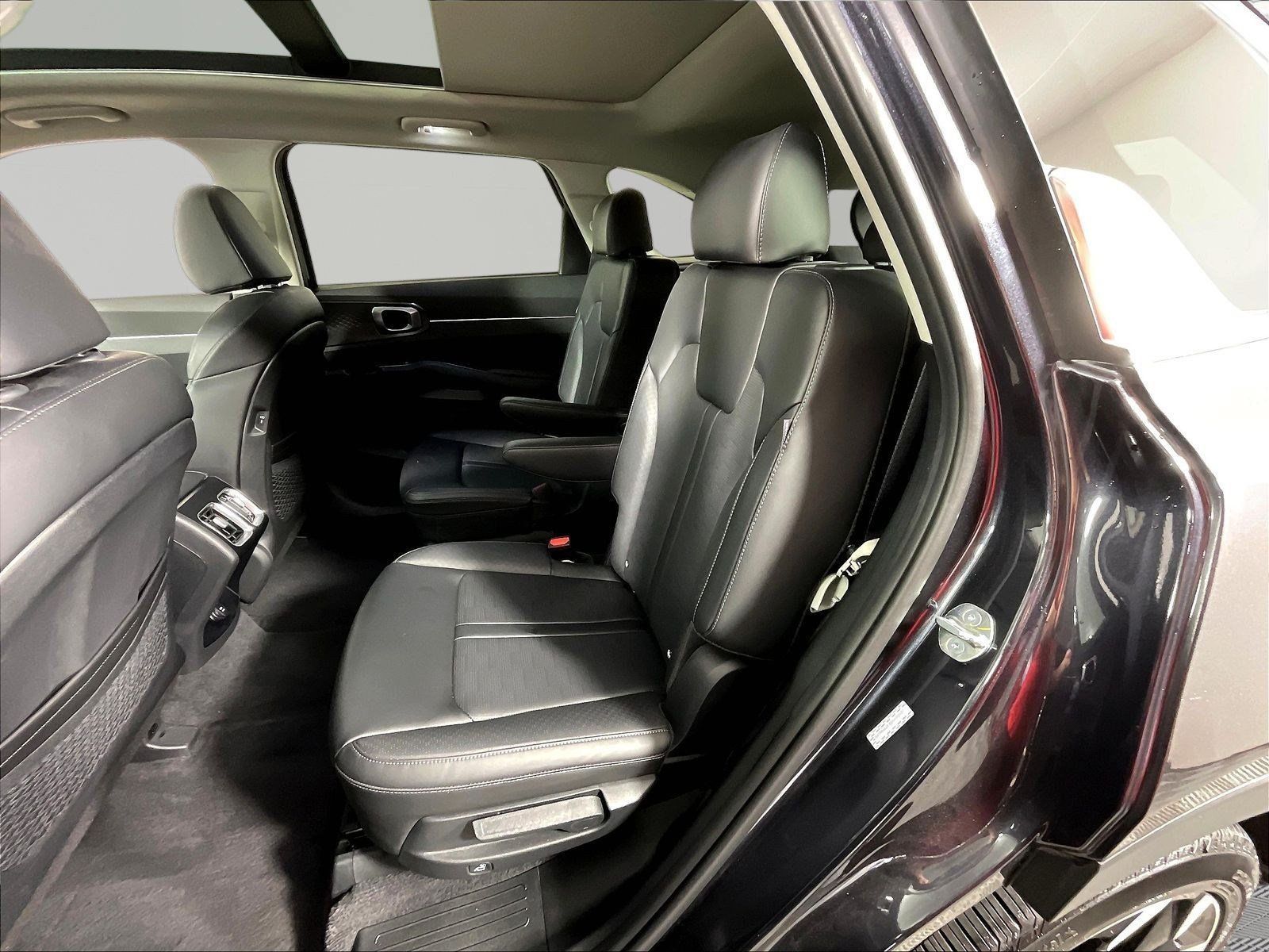 Certified 2025 Kia Sorento EX w/ Panoramic Sunroof Package FWD image 22
