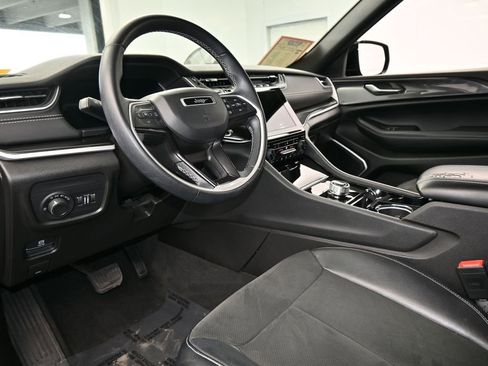 Used 2021 Jeep Grand Cherokee L Laredo image 13