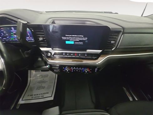 Used 2024 Chevrolet Silverado 2500 LT w/ Convenience Package image 11