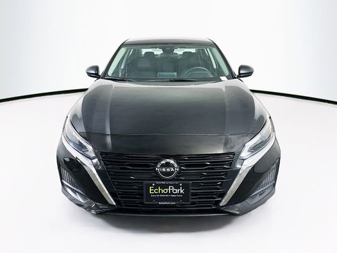 Used 2024 Nissan Altima 2.5 SV image 2