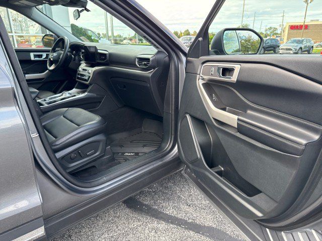 Used 2021 Ford Explorer XLT w/ Equipment Group 202A AWD/4WD image 29