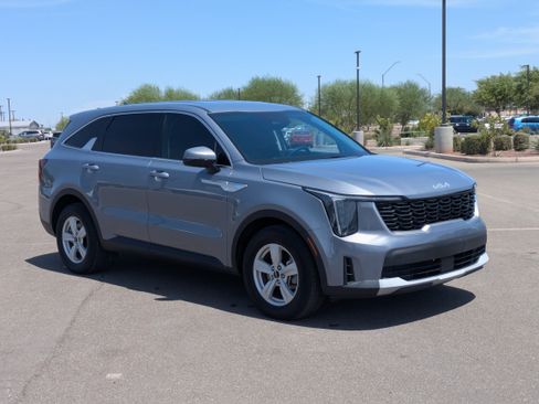 Certified 2025 Kia Sorento LX FWD image 7