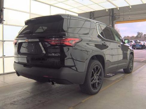 Used 2022 Chevrolet Traverse LS image 2
