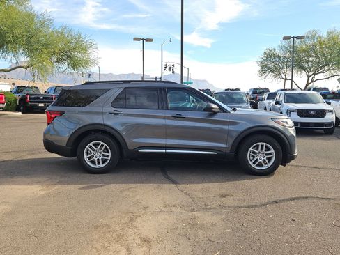 Used 2025 Ford Explorer Active w/ Active Comfort Package image 4