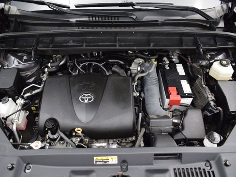 Used 2022 Toyota Highlander XLE image 9