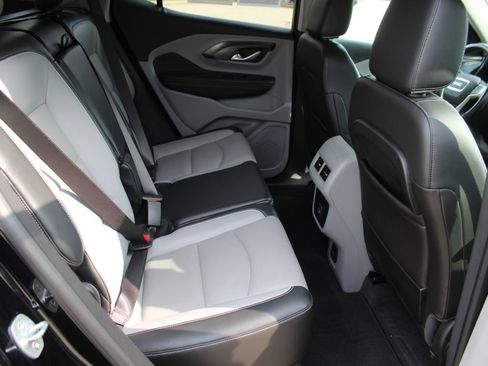 Used 2022 GMC Terrain SLT w/ Infotainment Package II FWD image 13
