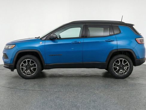 Used 2025 Jeep Compass Trailhawk AWD/4WD image 5