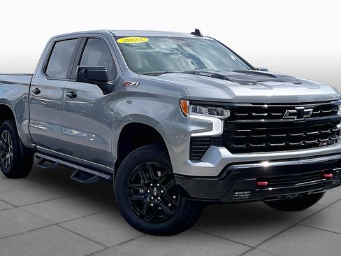 Used 2025 Chevrolet Silverado 1500 LT Trail Boss w/ Convenience Package II AWD/4WD image 3