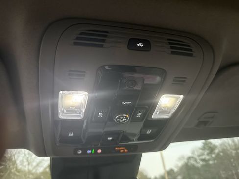 Used 2025 Cadillac Escalade Premium Luxury Platinum w/ LPO, Floor Liner Package AWD/4WD image 19