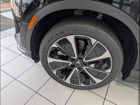 New 2025 VinFast VF 8 Plus image 4