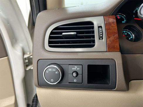 Used 2011 Chevrolet Tahoe LTZ image 18