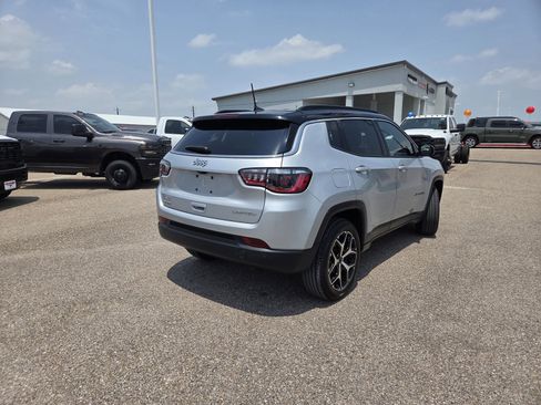 Used 2025 Jeep Compass Limited AWD/4WD image 8