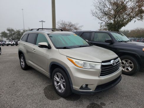 Used 2014 Toyota Highlander XLE image 8