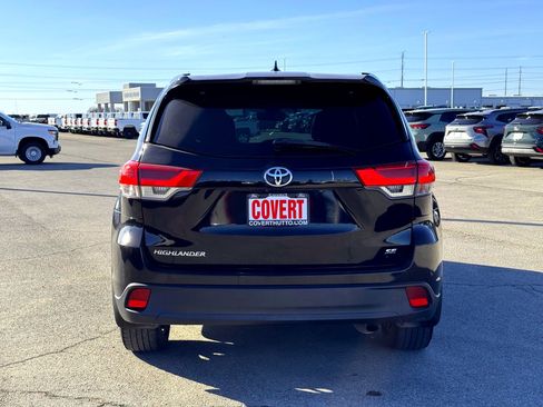 Used 2017 Toyota Highlander SE image 7