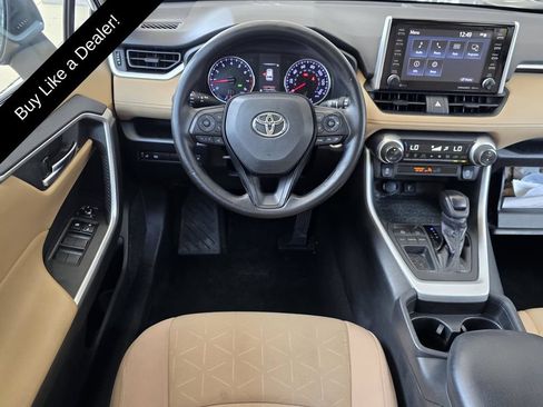 Used 2021 Toyota RAV4 XLE w/ Convenience Package FWD image 12