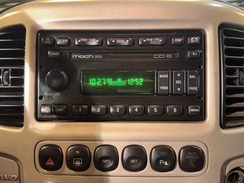 Used 2005 Ford Escape Limited image 15