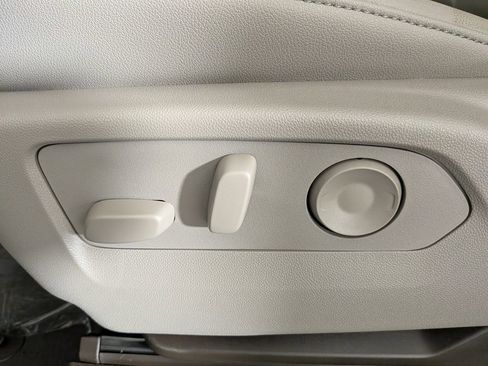 New 2025 GMC Sierra 2500 SLT w/ SLT Premium Package image 16