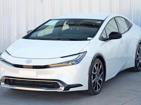 Used 2025 Toyota Prius Plug-In Hybrid XSE image 45