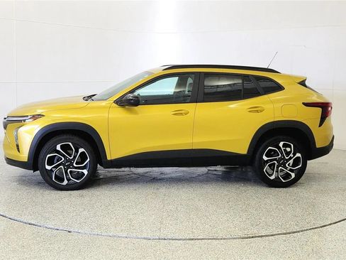 Used 2025 Chevrolet Trax RS w/ Driver Confidence Package FWD image 4