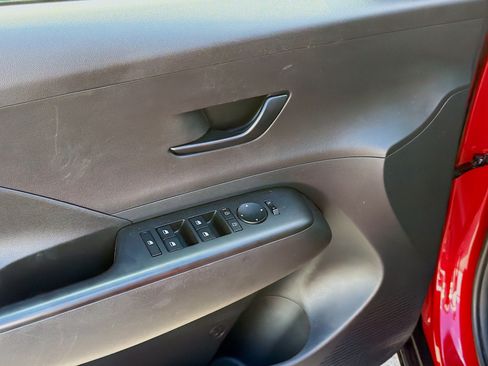 Used 2025 Hyundai Kona SEL FWD image 21