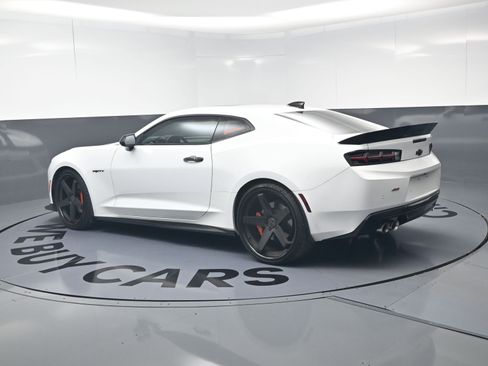 Used 2017 Chevrolet Camaro SS RWD image 19