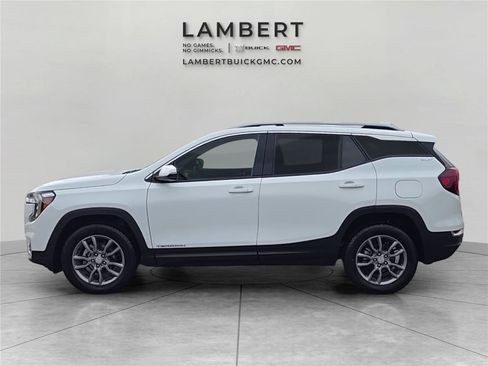 Used 2024 GMC Terrain SLT image 2
