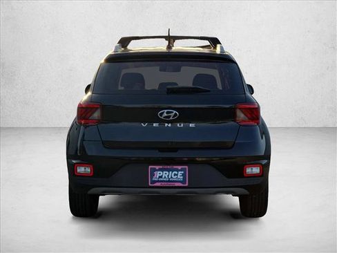 Used 2023 Hyundai Venue SEL FWD image 7