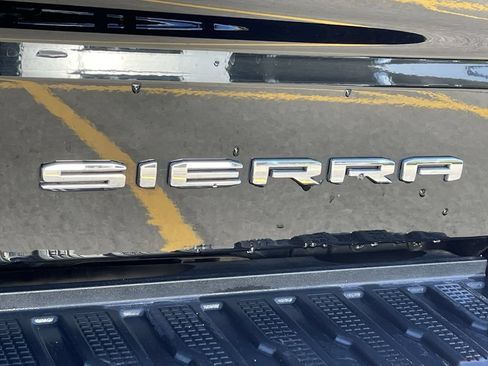 Used 2022 GMC Sierra 1500 Denali w/ Denali Reserve Package AWD/4WD image 8