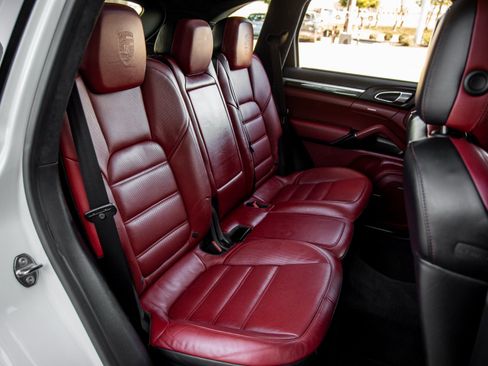 Certified 2018 Porsche Cayenne Turbo image 42