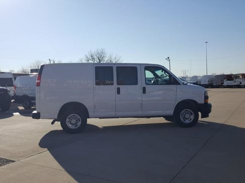 Used 2022 Chevrolet Express 2500 w/ Driver Convenience Package RWD image 6