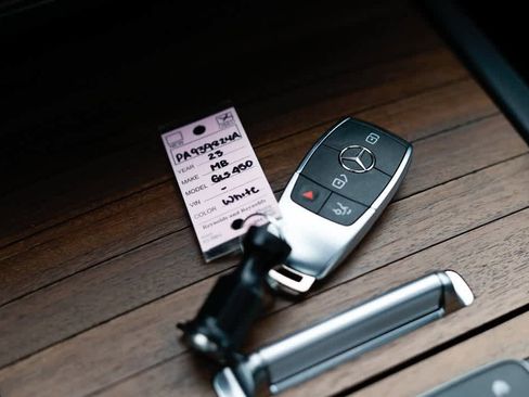 Used 2023 Mercedes-Benz GLS 450 4MATIC image 32