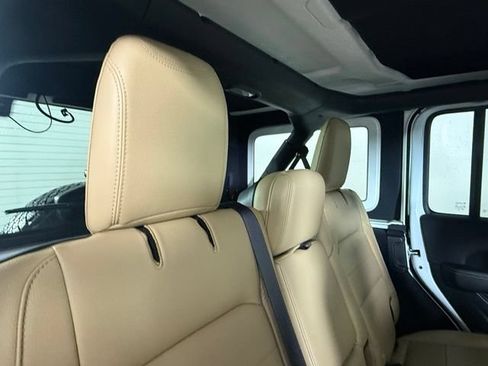 Used 2019 Jeep Wrangler Unlimited Sahara AWD/4WD image 26